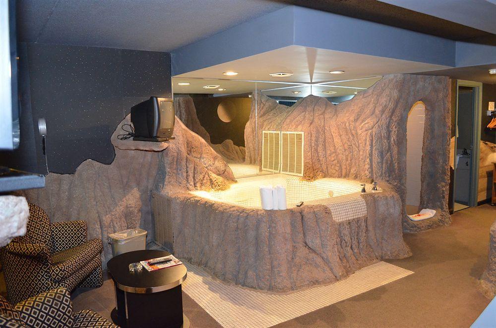 Red Carpet Inn Fanta Suites Hotel جرينوود المظهر الخارجي الصورة