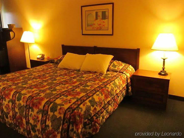 Red Carpet Inn Fanta Suites Hotel جرينوود المظهر الخارجي الصورة