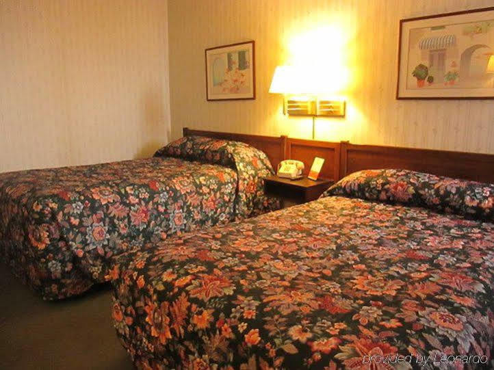 Red Carpet Inn Fanta Suites Hotel جرينوود المظهر الخارجي الصورة