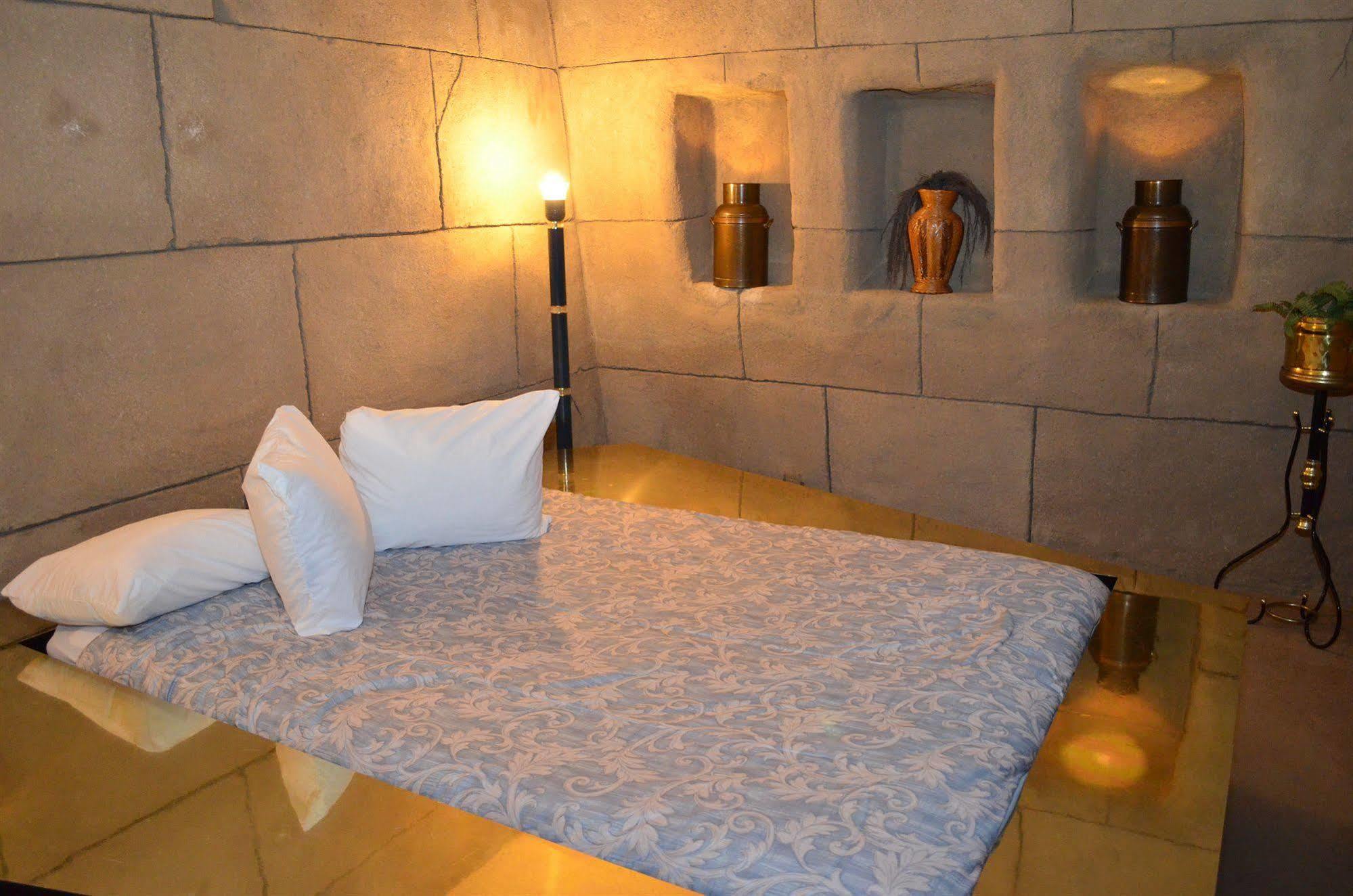 Red Carpet Inn Fanta Suites Hotel جرينوود المظهر الخارجي الصورة