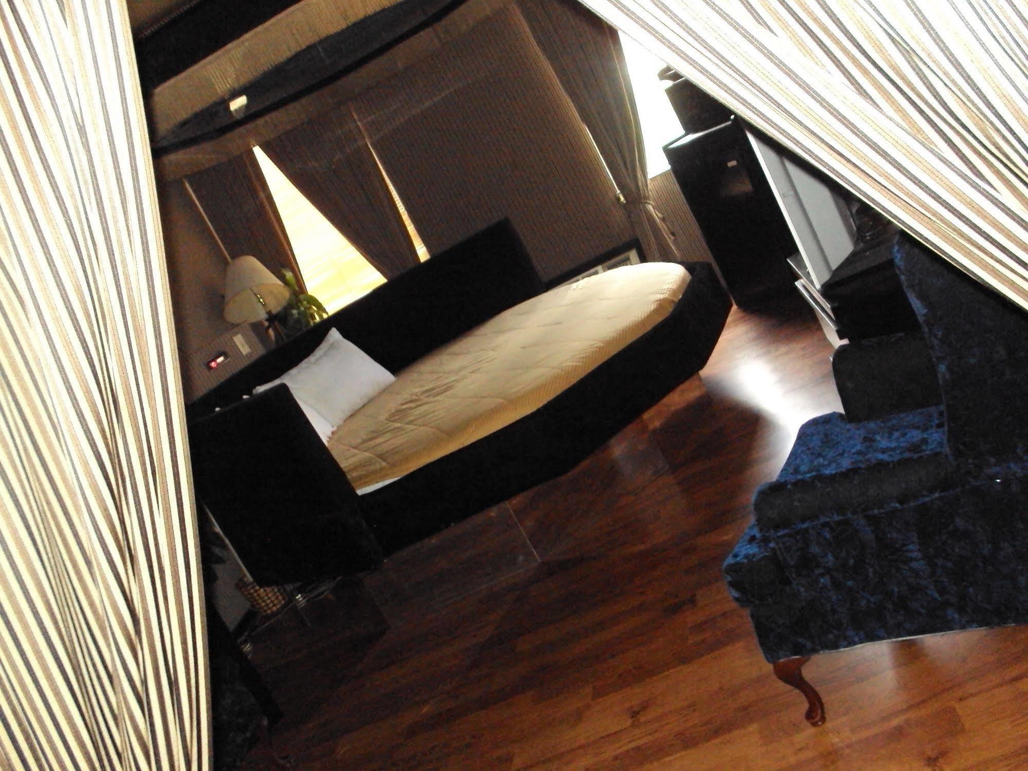 Red Carpet Inn Fanta Suites Hotel جرينوود المظهر الخارجي الصورة