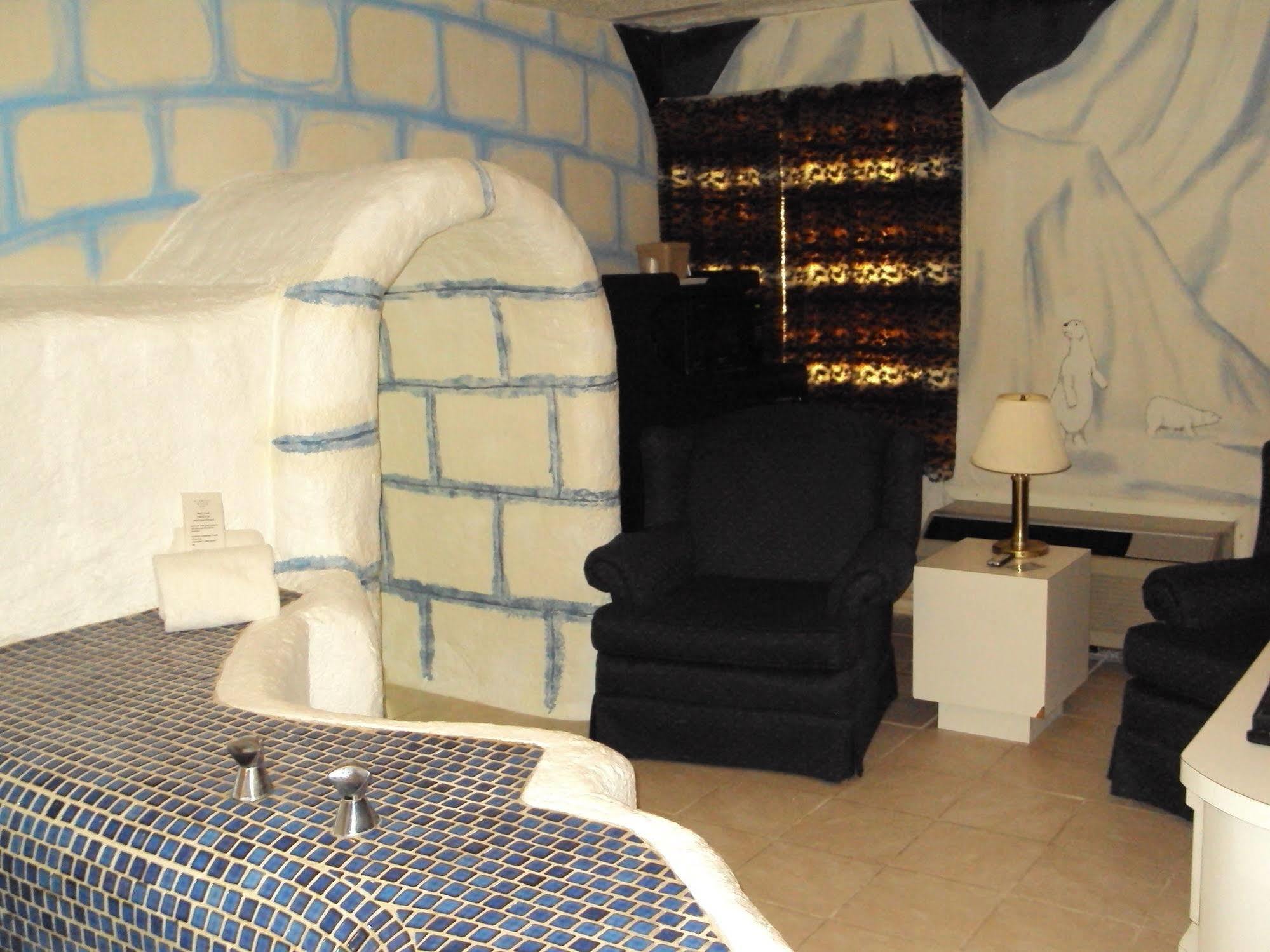 Red Carpet Inn Fanta Suites Hotel جرينوود المظهر الخارجي الصورة